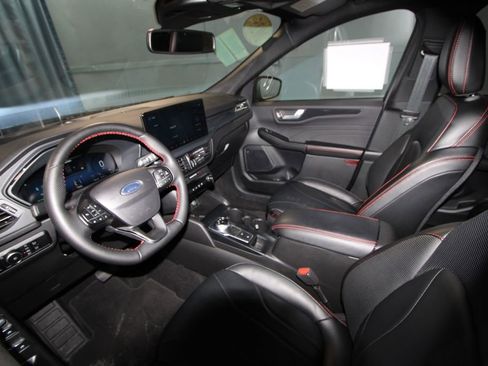 Used 2025 Ford Escape ST-Line Elite w/ Premium Technology Package image 2