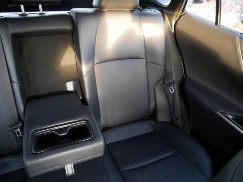 Used 2024 Toyota Venza XLE image 19