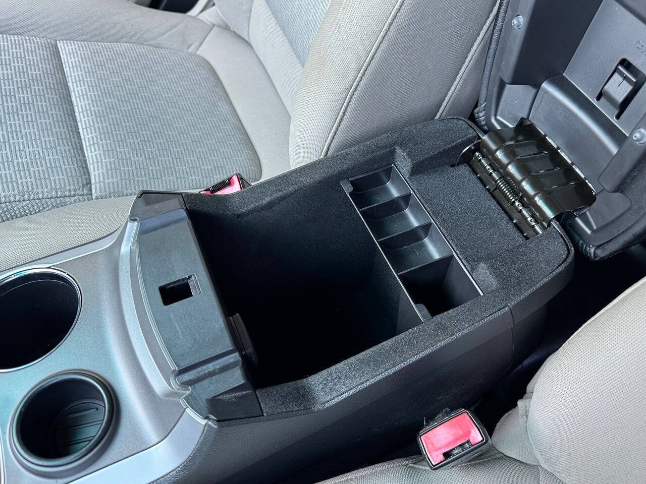 Used 2014 Ford Explorer XLT FWD image 23