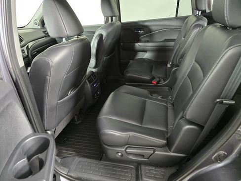 Used 2019 Honda Pilot Touring image 18