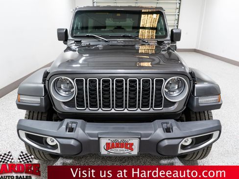 Used 2025 Jeep Wrangler Unlimited Sahara AWD/4WD image 7