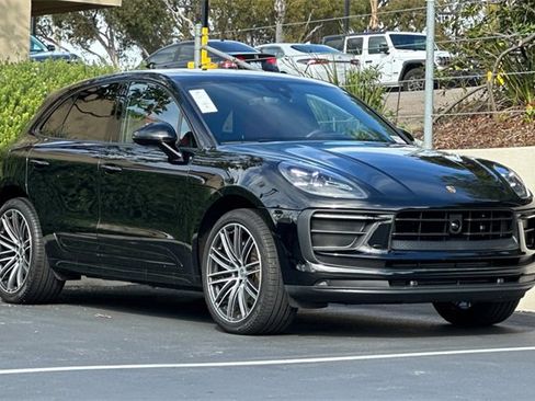 Used 2025 Porsche Macan image 7
