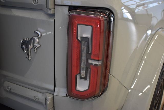 Used 2022 Ford Bronco Outer Banks AWD/4WD image 10