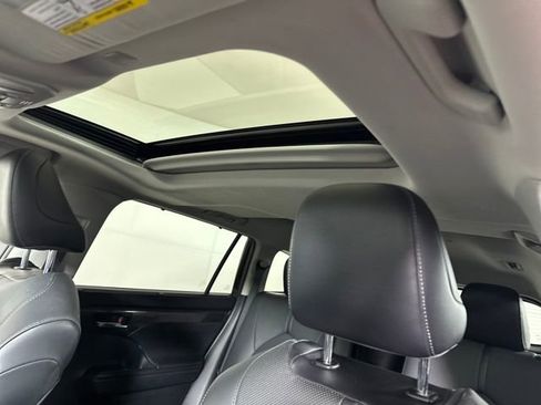 Used 2020 Toyota Highlander Limited image 12
