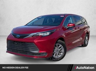 Used 2023 Toyota Sienna LE FWD video 1
