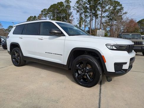 New 2025 Jeep Grand Cherokee L Altitude image 2