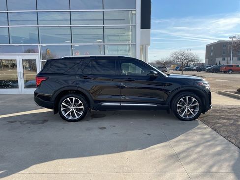 Used 2025 Ford Explorer Platinum w/ Ultimate Package AWD/4WD image 4