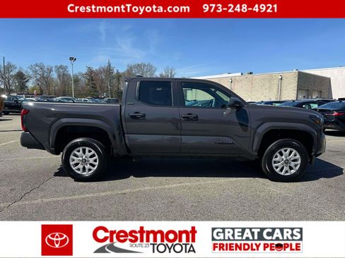 Certified 2025 Toyota Tacoma SR5 AWD/4WD image 5