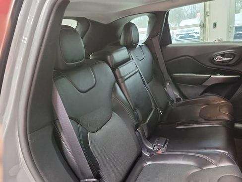 Used 2019 Jeep Cherokee Limited w/ Luxury Group image 16