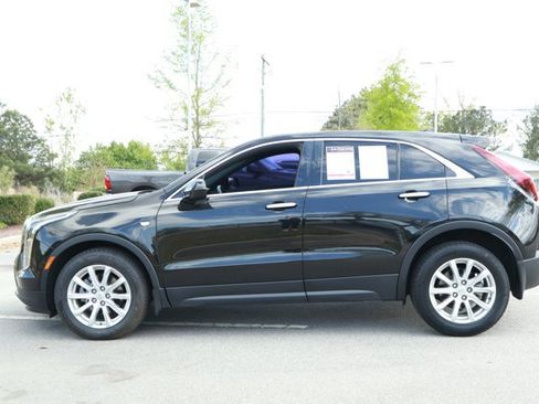 Used 2022 Cadillac XT4 Luxury w/ Cold Weather Package FWD image 9