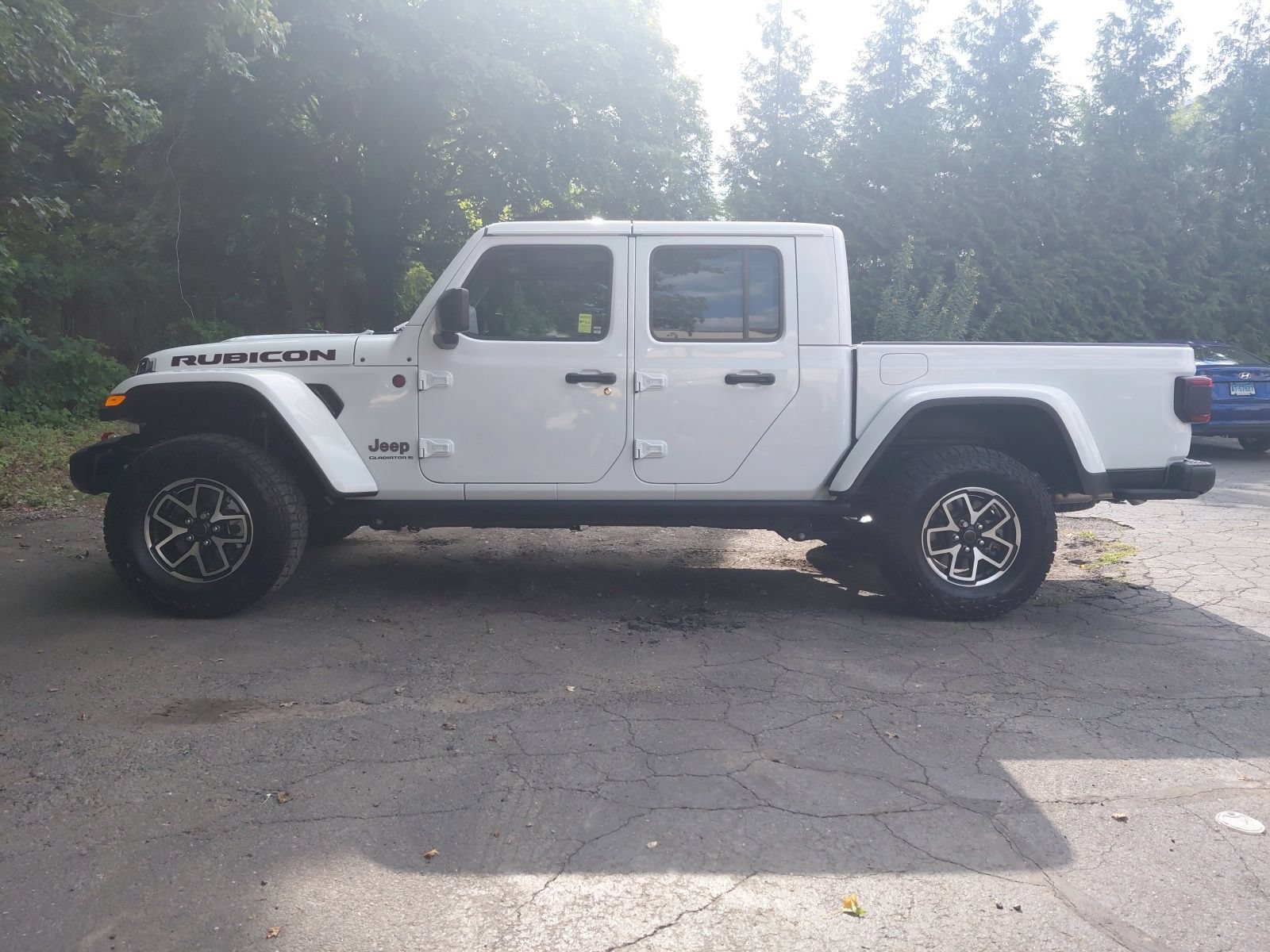 Used 2025 Jeep Gladiator Rubicon w/ Convenience Group AWD/4WD image 23