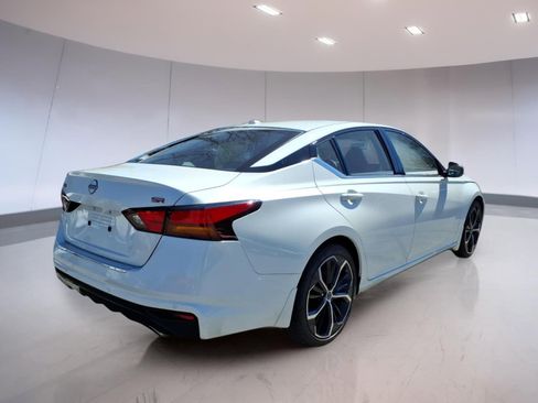Used 2023 Nissan Altima 2.5 SR w/ SR Premium Package image 4
