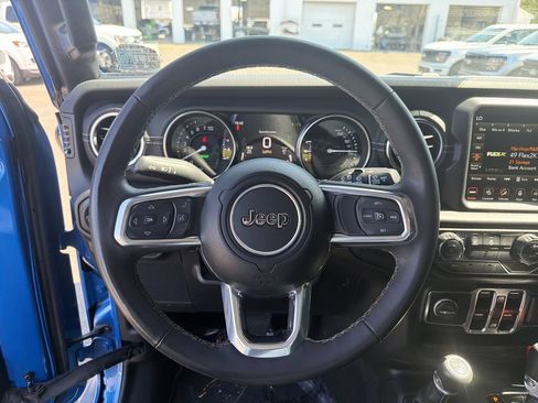 Used 2023 Jeep Wrangler Unlimited Sahara w/ Cold Weather Group AWD/4WD image 32