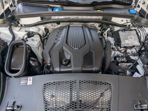 Certified 2026 Porsche Macan AWD/4WD image 27