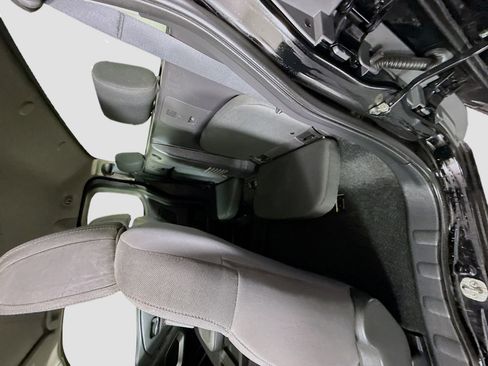 Used 2023 Nissan Frontier SV w/ Technology Package RWD image 25