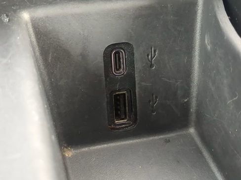 Used 2024 GMC Acadia Elevation image 28