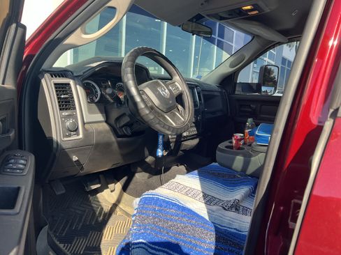 Used 2018 RAM 2500 Tradesman w/ Chrome Appearance Group AWD/4WD image 3