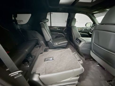 Used 2023 Cadillac Escalade Premium Luxury image 31