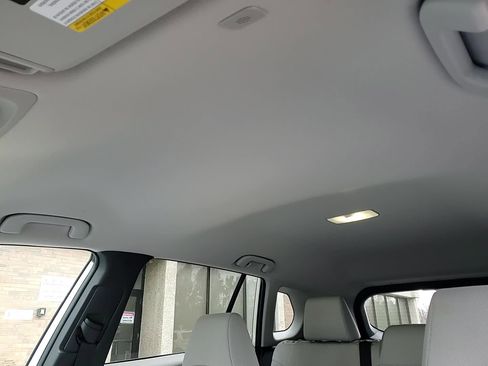 Used 2025 Toyota Corolla Cross LE image 20