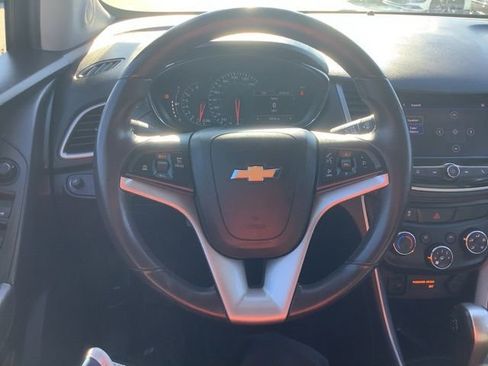Used 2020 Chevrolet Trax LT w/ LT Convenience Package image 27
