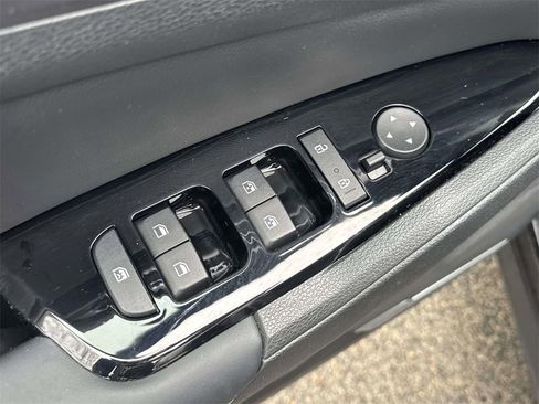 Used 2023 Kia Sportage EX image 16