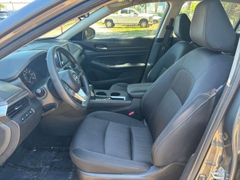 Used 2025 Nissan Altima 2.5 SV FWD image 28