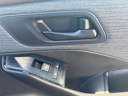 Used 2023 Nissan Rogue S AWD/4WD image 29