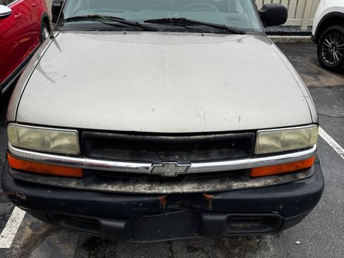 Used 2003 Chevrolet S10 Pickup 2WD Regular Cab image 3