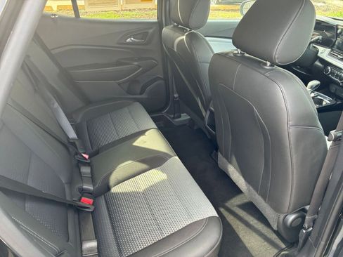 Used 2025 Chevrolet Trax LT w/ LT Convenience Package image 24