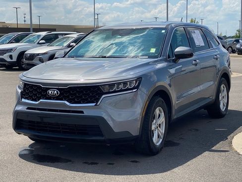 Used 2021 Kia Sorento LX image 3