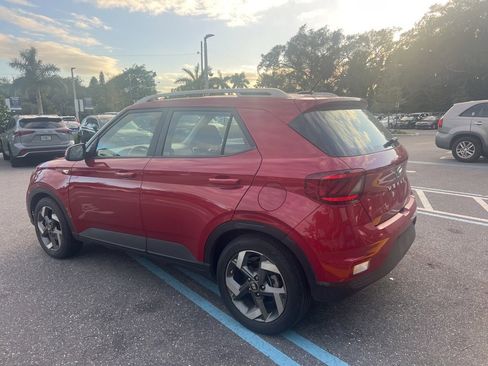 Used 2023 Hyundai Venue SEL image 12