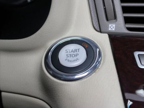 Used 2012 INFINITI M56 image 17