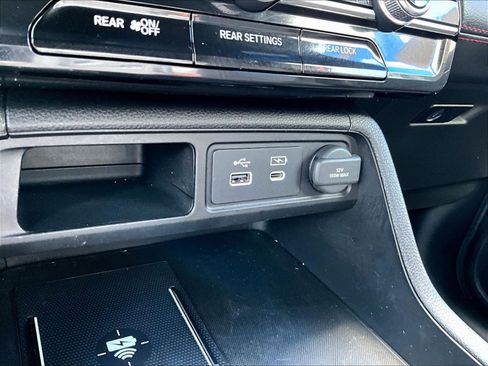 Used 2025 Honda Pilot Black Edition image 16