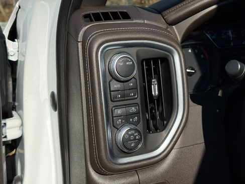 Used 2020 GMC Sierra 1500 SLT w/ SLT Premium Package image 22