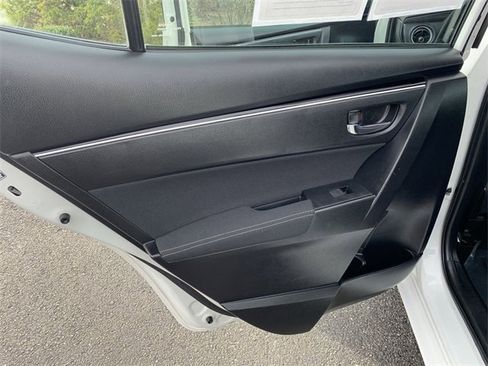 Used 2018 Toyota Corolla LE image 15