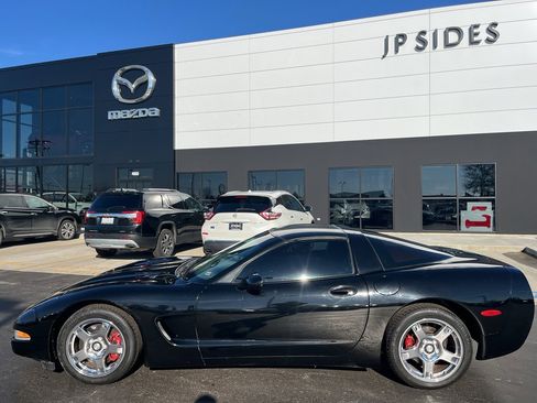 Used 1998 Chevrolet Corvette Coupe w/ Memory Pkg image 2