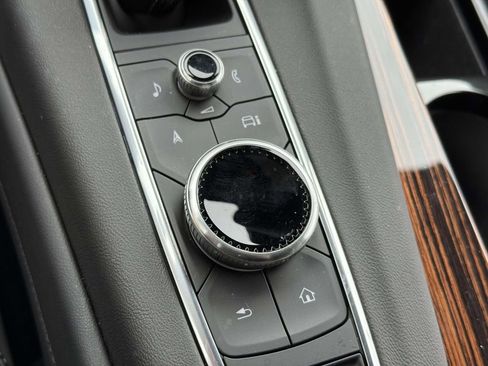 Used 2024 Cadillac Escalade Luxury image 25