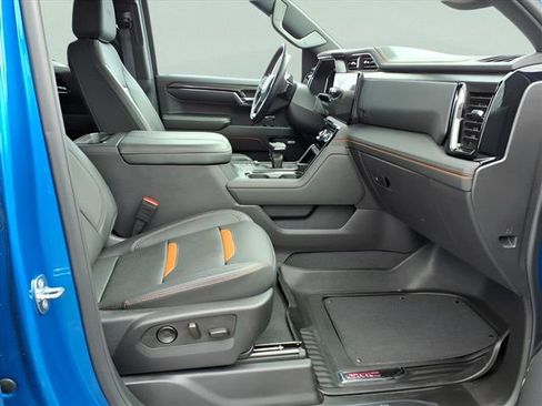 Used 2024 GMC Sierra 1500 AT4 w/ Technology Package AWD/4WD image 18