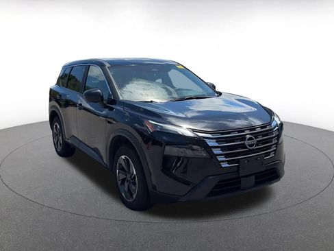 Used 2025 Nissan Rogue SV FWD image 2