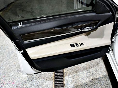 Used 2012 BMW 740i RWD image 9