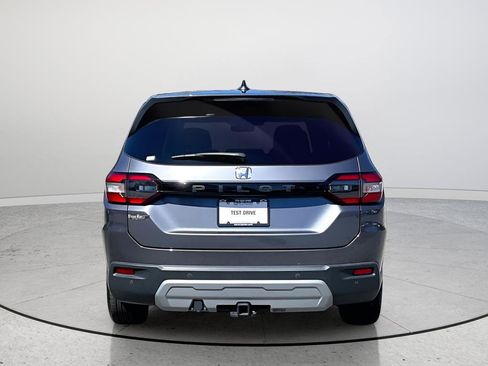 Used 2025 Honda Pilot EX-L image 7