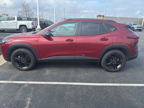 Used 2024 Chevrolet Trax ACTIV w/ Sunroof Package image 7