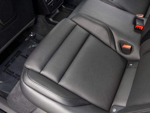 Certified 2022 Porsche Taycan Turbo image 40