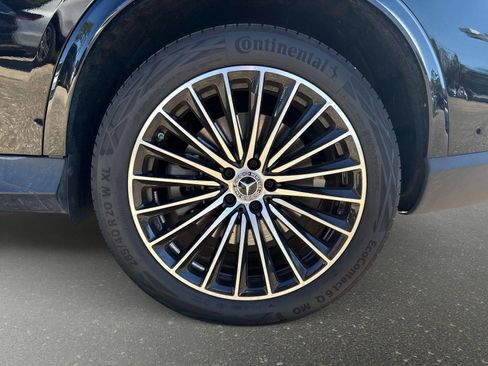 Used 2025 Mercedes-Benz GLC 350e 4MATIC image 11