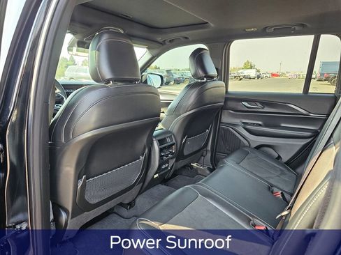 Used 2025 Jeep Grand Cherokee Altitude image 14