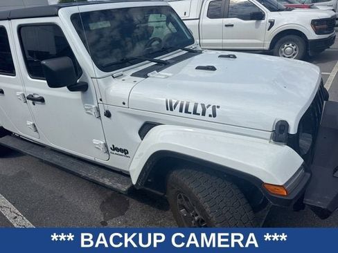 Used 2022 Jeep Gladiator Willys AWD/4WD image 3