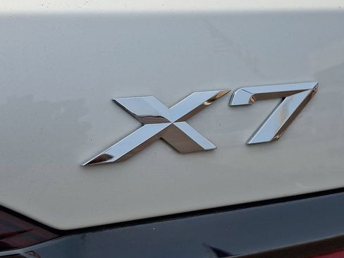 Used 2022 BMW X7 xDrive40i w/ M Sport Package AWD/4WD image 10