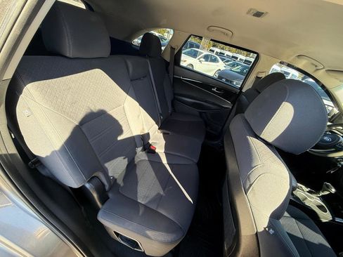 Used 2018 Kia Sorento L image 11