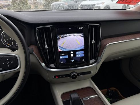 Used 2022 Volvo S60 B5 Momentum w/ Premium Package image 21