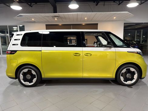 New 2025 Volkswagen ID. Buzz Pro S Plus image 24